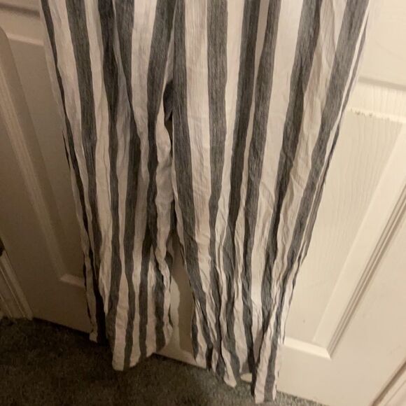 Striped Jumpsuit with open back - Picture 8 of 11